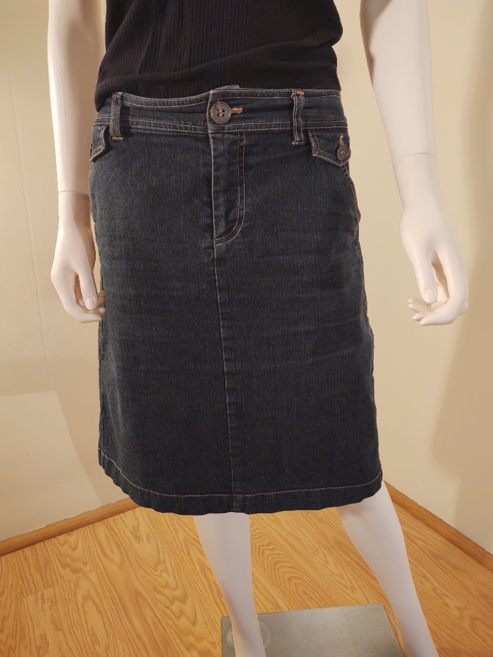 Khakis Size 12 A-Line Midi Dark Wash Jean Skirt Button Fly Close